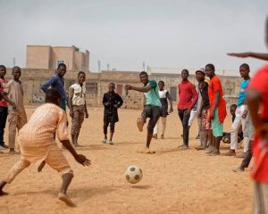 niger kids play ball